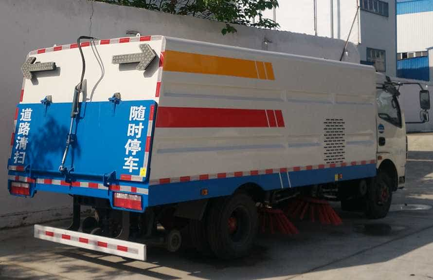 国五东风多利卡D7扫路车