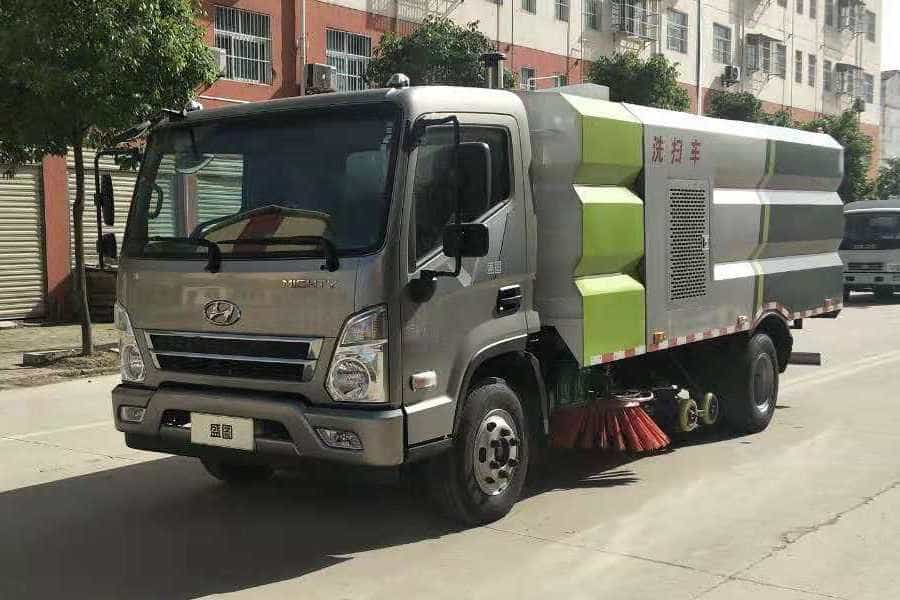 现代5吨中型洗扫车