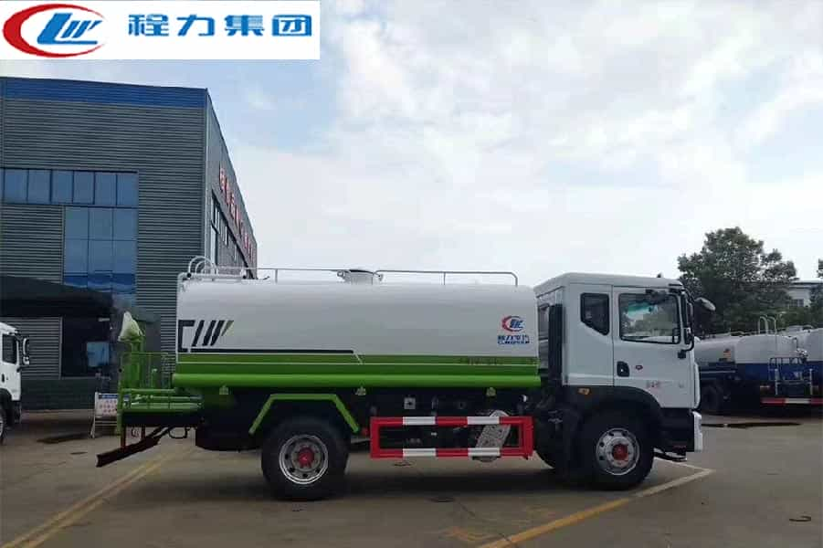 国六东风多利卡D9 12方洒水车