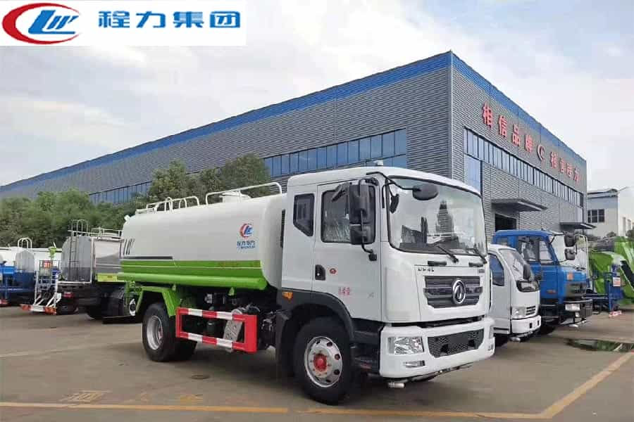 国六东风多利卡D9 12方洒水车